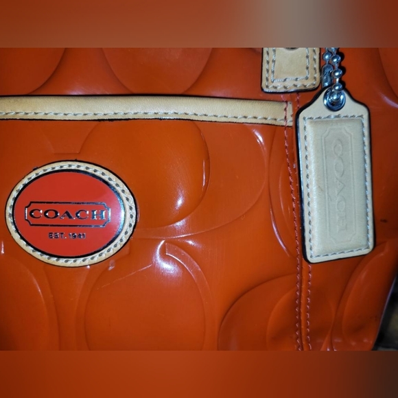 Coach patent leather crossbody/shoulder bag - Picture 9 of 16